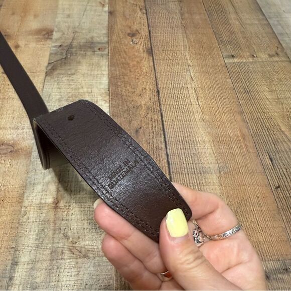 CARHARTT MENS LEATHER ENGRAVED BUCKLE BELT
Size 34 - Picture 5 of 14